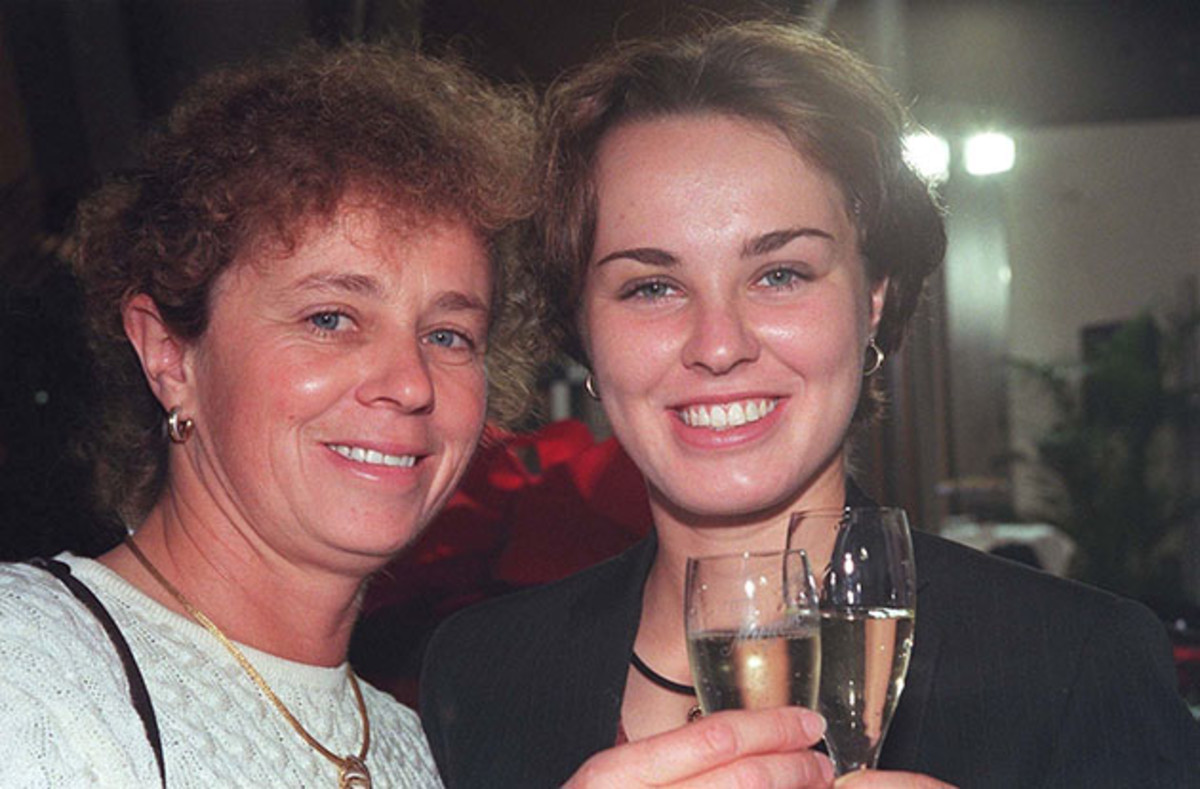 melanie-molitor-martina-hingis-tennis-moms.jpg